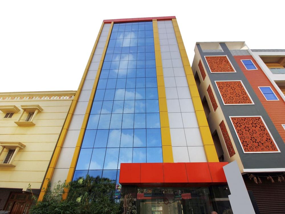 Oyo 29131 Hotel Mn Grand Shamshabad Exterior foto